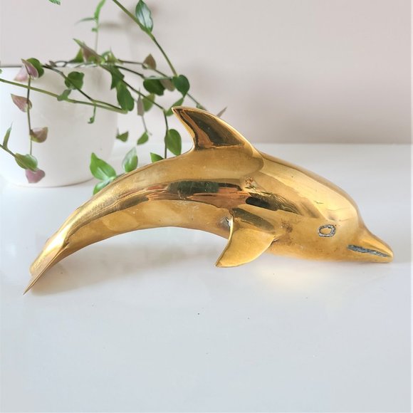 Vintage brass diving dolphin figurine. - Picture 5 of 6